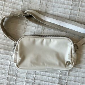 Lululemon Everywhere Crossbody Bag - Beige & White